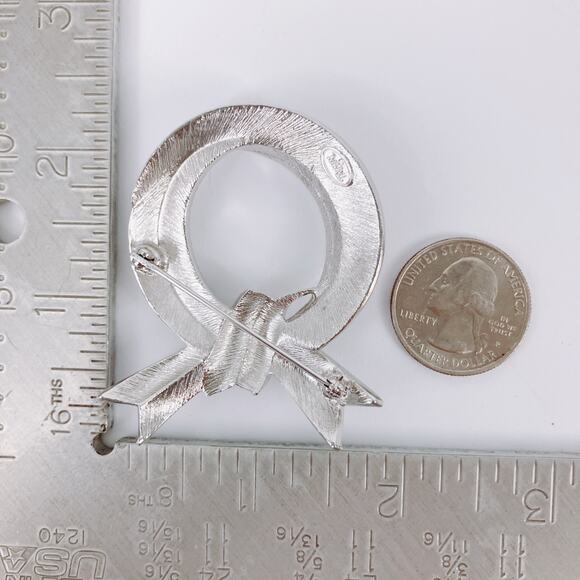 VTG Signed Trifari Ribbon Brooch Early 1970s Silver Tone Mid Century Style Pin - Picture 10 of 10